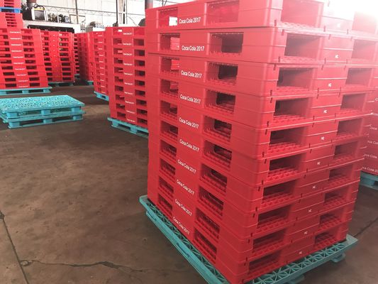 Blue Color Three Runners Plastic Pallet with Antislip Rubber Inserted Made by HUADING