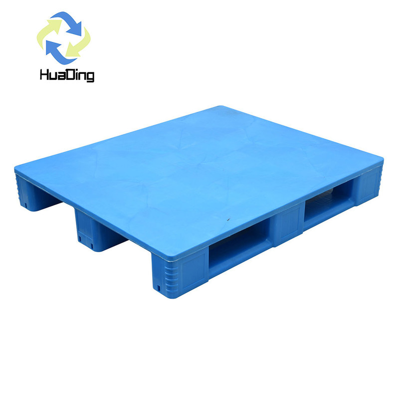 Outdoor Plastic Pallet with Smooth Cool Storage and Heavy-Duty Flat Racking by HUADING
